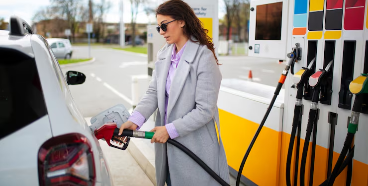 Gobierno anticipa una reducción en el precio de los combustibles en Chile - Foto: Freepik