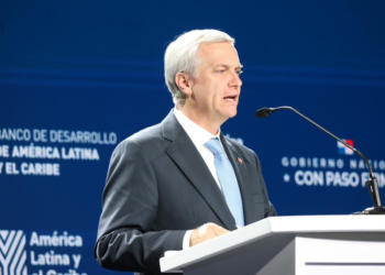 José Antonio Kast anuncia reducción de salarios en Chile . - Foto: CAF