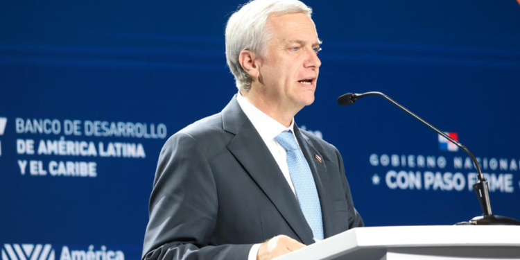 José Antonio Kast anuncia reducción de salarios en Chile . - Foto: CAF