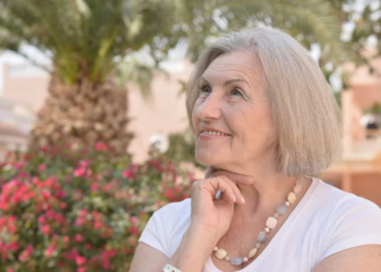 Si esta ley es aprobada en Chile, las mujeres mayores de 60 años ya no tendrán que pagar esta cuenta anual - Foto: Freepik