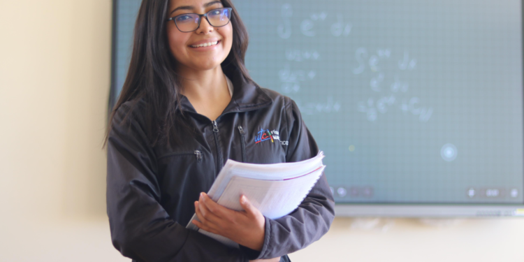 Tras el aumento de la gasolina, la universidad también se vuelve más cara en Chile - Foto: Issuu