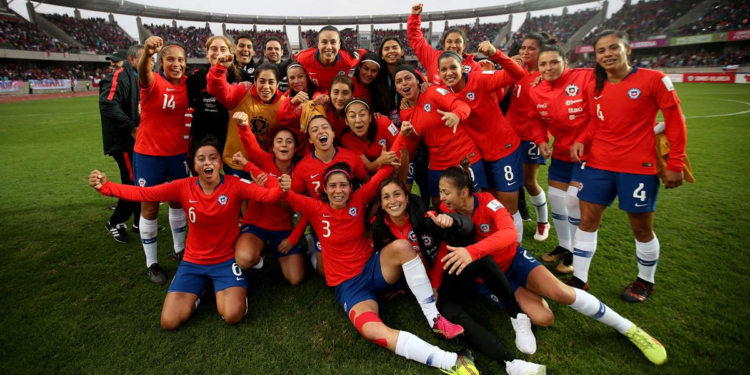 La selección de Chile recibe una segunda oportunidad y aún puede jugar el Mundial - Foto: Universidad de Chile