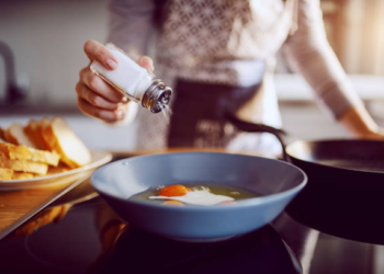 Por esta razón deberías reducir la sal en tu dieta si quieres tener una buena memoria en el futuro - Foto: iStock