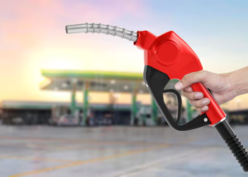 Tras el pronunciamiento de Kast, se confirma un nuevo aumento en los combustibles en Chile - Foto: Freepik