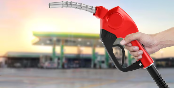 Tras el pronunciamiento de Kast, se confirma un nuevo aumento en los combustibles en Chile - Foto: Freepik