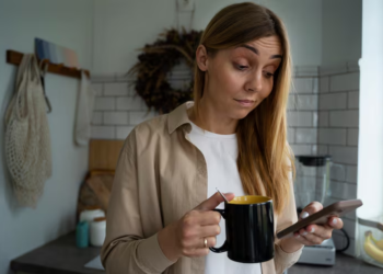 Tardé mucho en entender por qué no debería poner edulcorante en el café - Foto: Freepik