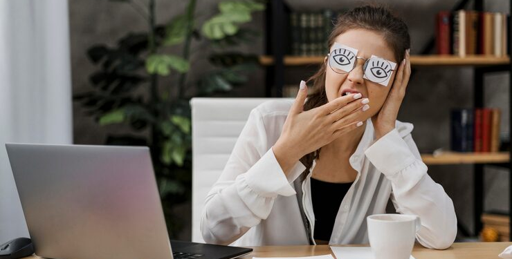 Bill Gates: "Elijo a una persona perezosa para hacer un trabajo difícil, porque una persona perezosa encontrará la manera más fácil de hacerlo" - Foto: Freepik