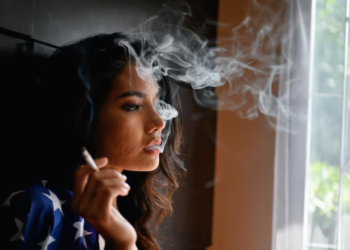 Aprueban ley que prohibiría fumar de por vida a futuras generaciones en este país - Foto: Freepik