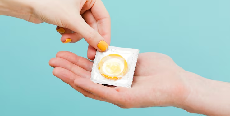 Según principal productor mundial, condones subirán de precio hasta un 30% debido a la guerra en Irán - Foto: Freepik