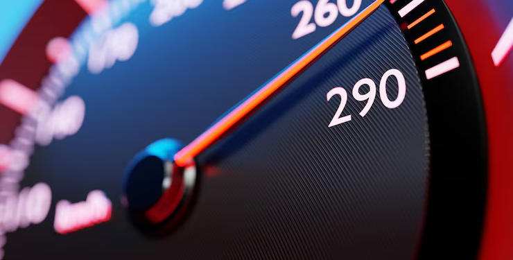 ¿Conducir despacio realmente ayuda a ahorrar combustible? - Foto: Freepik
