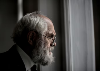 Sigmund Freud: "Nunca estamos tan indefensos ante el sufrimiento como cuando amamos" - Foto: Freepik