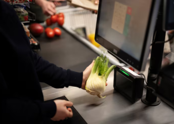 Esto dice la psicología de las personas que evitan las cajas de autoservicio en el supermercado  - Foto: Freepik