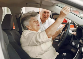 Emiten alerta a todos los mayores de 65 que deseen renovar su licencia de conducir - Foto: El Periodico