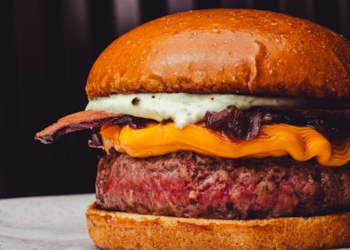 ¿Por qué la carne poco cocida en hamburguesa es más peligrosa que en filete? - Foto: Pexels