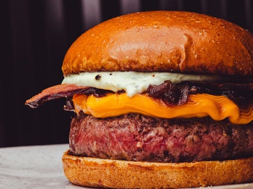 ¿Por qué la carne poco cocida en hamburguesa es más peligrosa que en filete? - Foto: Pexels