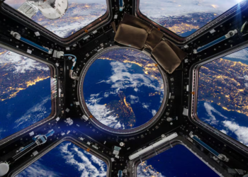 Un astronauta de la NASA tomó un objeto de la Tierra y lo lanzó al espacio - foto: Freepik