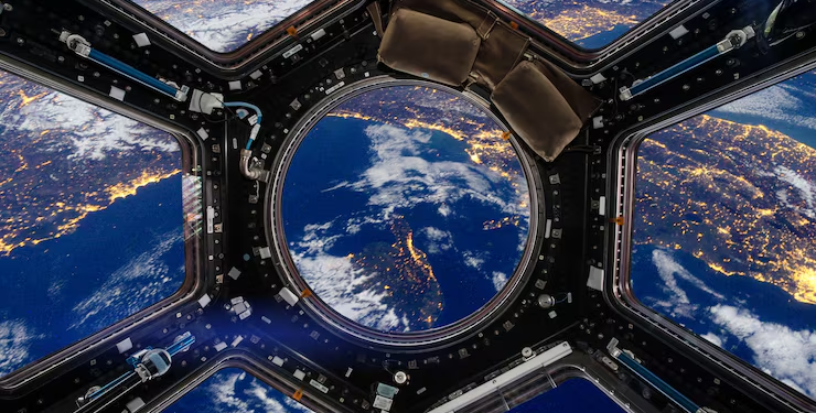 Un astronauta de la NASA tomó un objeto de la Tierra y lo lanzó al espacio - foto: Freepik