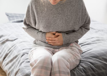Experta en nutrición dice que sin esto tu intestino irritable no se podrá fortalecer - Foto: Freepik