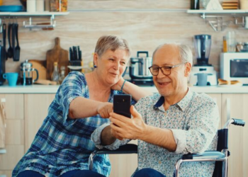 ¿Qué deudas pueden ser "condonadas" para las personas mayores de 60 años en Chile? - Foto: Freepik