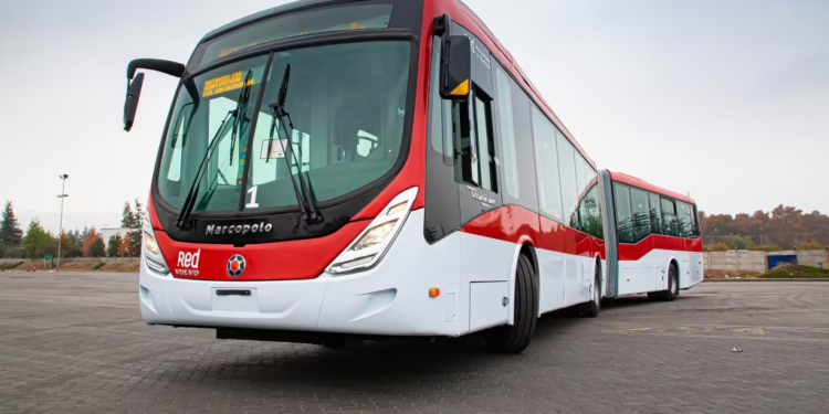 Gobierno confirma nueva normativa y prohíbe la circulación de buses articulados en el transporte público - Foto: Volvo buses