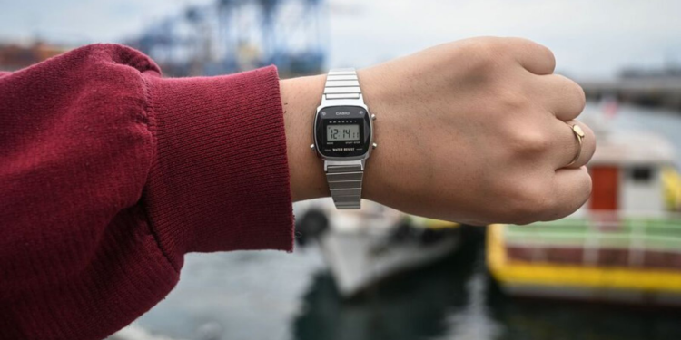 Cambio de horario en Chile: los relojes se atrasarán 2 horas a partir del sábado - Foto: 24horas