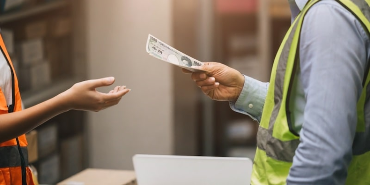 Ley es aprobada y salario de los trabajadores se triplicarán en este país - Foto: Concepto