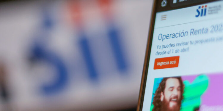 Operación Renta no es obligatoria en Chile y el gobierno confirma la exención - Foto: BBCL