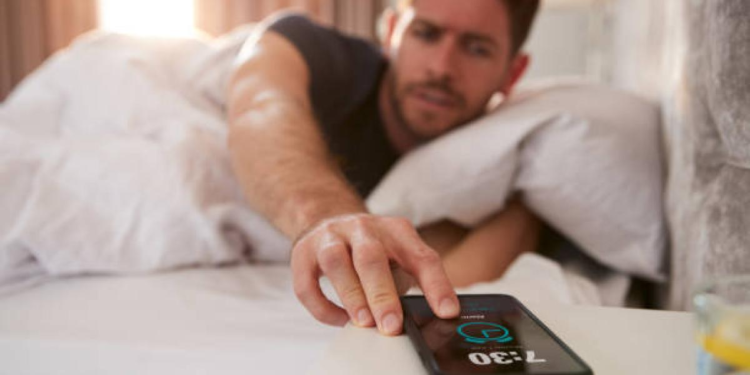 Esto es lo que dice la psicología sobre quienes siempre posponen la alarma para más tarde - Foto: El Tiempo