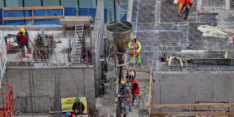 Jornada laboral de 40 horas semanales entra en vigor en Chile y trabajadores sienten el cambio ya esta semana - Foto: La Tercera