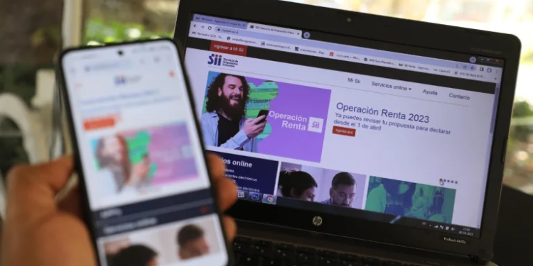 Chilenos tienen hasta el miércoles (8) para enviar documentos al gobierno y recibir recompensa en dinero por ello - Foto: Radio Pudahuel