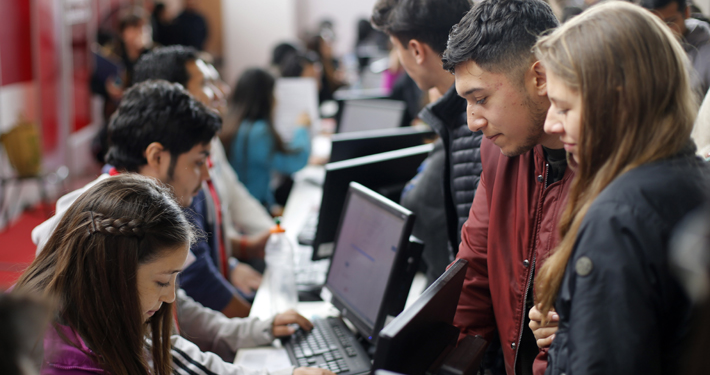 Gobierno inicia el cobro de deudas en Chile para quienes ganan menos de $5 millones mensuales - Foto: emol