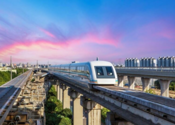 Mientras el tren de Chile alcanza los 120 km/h, en Shanghái opera a hasta 460 km/h - Foto: webuildvalue.com