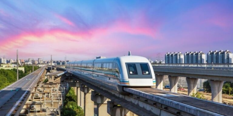 Mientras el tren de Chile alcanza los 120 km/h, en Shanghái opera a hasta 460 km/h - Foto: webuildvalue.com