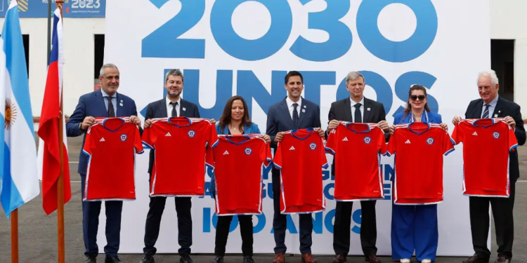 Chile aparece en nueva lista de la FIFA del Mundial 2026 - Foto: Forbes Chile