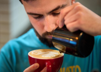Nuevo estudio revela un beneficio inesperado del café y tu mañana no será la misma después de esta noticia - Foto: Diario de Navarra