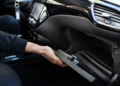 Inspeccionarán todas las guanteras y cancelarán el permiso de conducir de cualquier persona que lleve este objeto en su coche - Foto: iStock