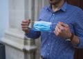 Ante el riesgo de propagación de virus, el Ministerio de Salud de Chile anuncia el uso obligatorio de mascarillas en el país - Foto: Freepik