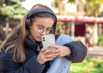 Ley ya está en vigor desde hace 5 meses en este país y ahora Chile podría prohibir las redes sociales para menores de 16 años - Foto: Freepik
