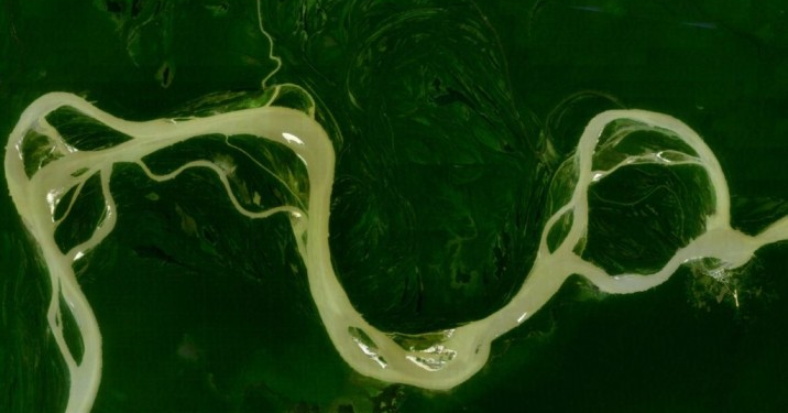 Brasileño recorrió en moto más de 5 mil metros de altura en Perú para descubrir el verdadero origen del río más grande del mundo - Fundación Aquae