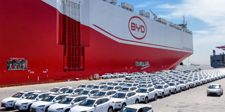 El barco más grande del mundo mide 230 metros de largo, 40 de altura y puede transportar más de 10 mil autos al mismo tiempo - Foto: Diario Uno