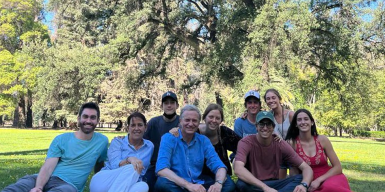 Presidente Kast concede beneficio en Chile para familias con siete hijos del mismo sexo - Foto: Aschile