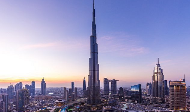 El edificio más alto del mundo mide 828 metros, tiene 163 pisos y el ascensor tarda solo 60 segundos en llegar a la terraza - Foto: Tripadvissor