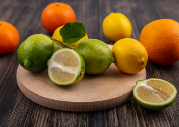 Cáscara de limón, cáscara de naranja y clavo de olor: para qué sirve esta mezcla y por qué deberías usarla siempre en tu baño - Foto: Freepik