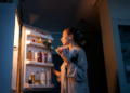 Solo hace falta una cucharada: los chinos nos enseñaron a eliminar el mal olor del refrigerador - Foto: Freepik