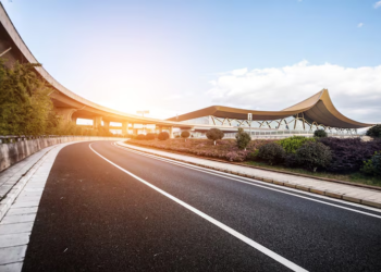 La nueva IA de Google incluso avisará cuándo cambiar de pista en el tránsito - Foto: Freepik