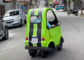 El auto más pequeño del mundo mide apenas 1,33 metros y es tan compacto que puede circular entre carriles como una moto - Foto: Reddit