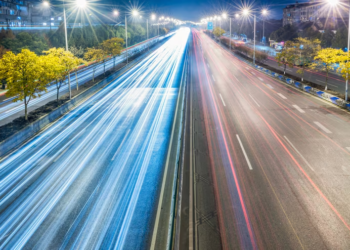 18 cámaras son actualizadas para monitorear esta zona en Chile donde conductores llegan a 206 km/h - Foto: Freepik