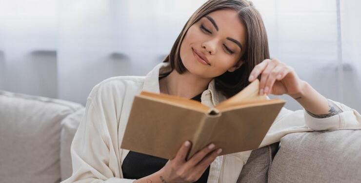 Leer es bueno para el cerebro, pero los expertos advierten lo contrario y hablan de los efectos perjudiciales - Foto: Freepik