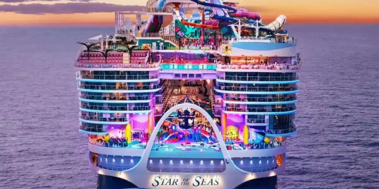 El crucero más grande del mundo mide 364 metros, tiene 20 pisos y desafía la física al mantenerse a flote - Foto: Ticketya