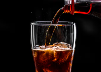 Coca-Cola anticipa el fin de una operación y anuncia una reducción a nivel mundial - Foto: Freepik